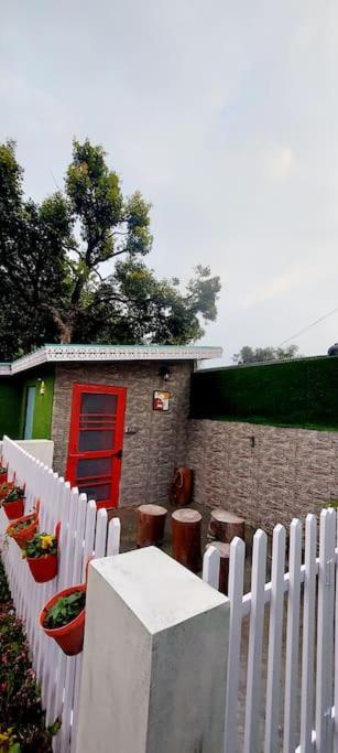 Olive Greens Homestay Dehradun Luaran gambar