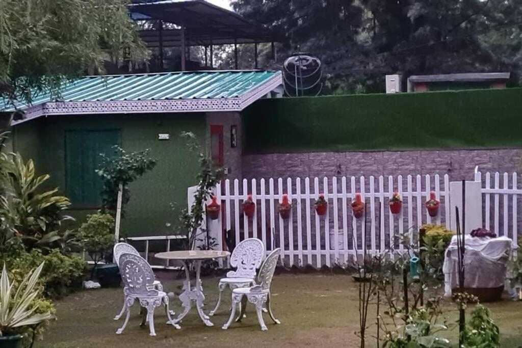 Olive Greens Homestay Dehradun Luaran gambar